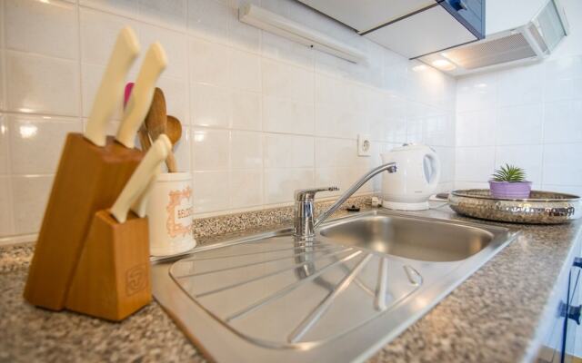 Višnja - Free Parking - B2