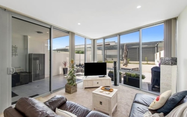 Accommodate Canberra - Lakefront