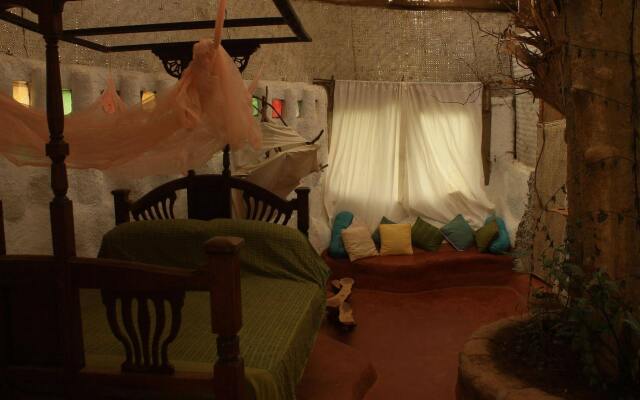Saraya Art Cafe B&B