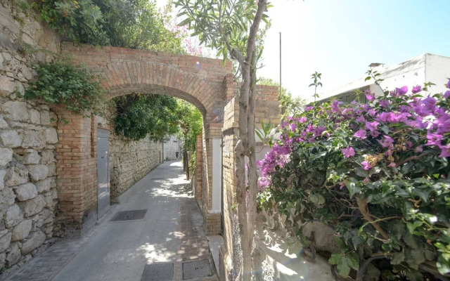 Tragara 12c Art House Luxury Shopping