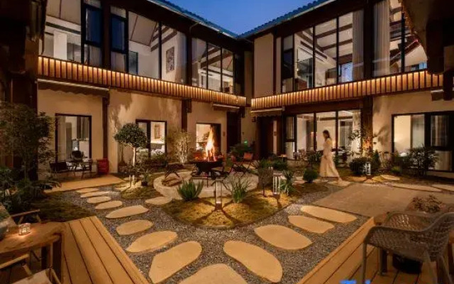 Yulong Qiyunli Designer Homestay