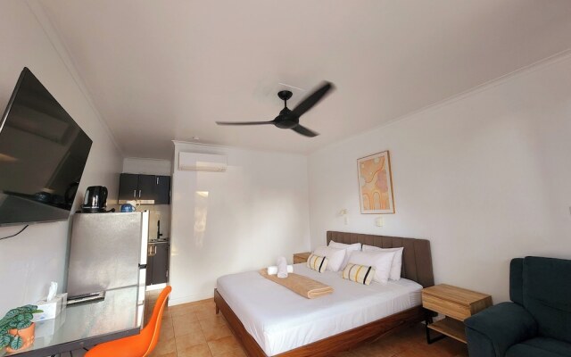 Palm Court Budget Motel Hostel/Backpackers