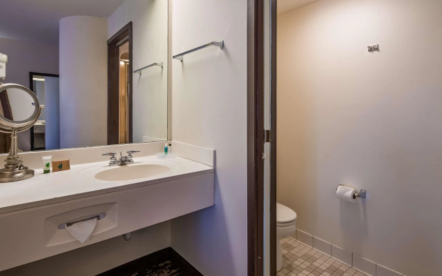 Charlevoix Inn & Suites SureStay Collection by Best Western