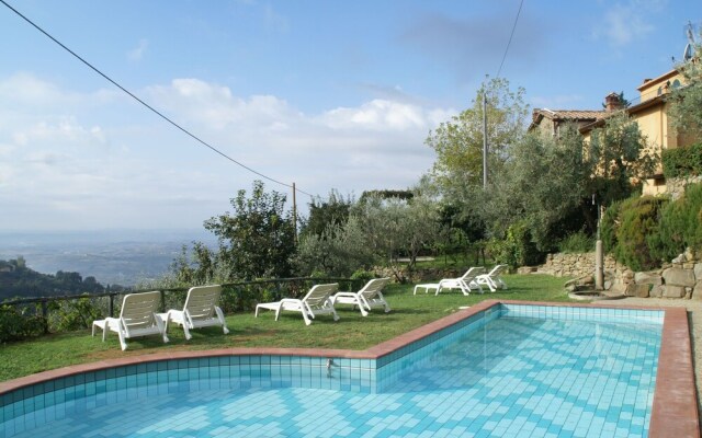 Peaceful Holiday Home in Lamporecchio With Pool