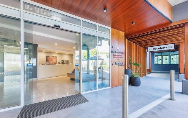 Best Western Plus North Lakes Hotel