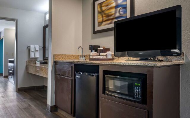 Best Western Carlton Suites