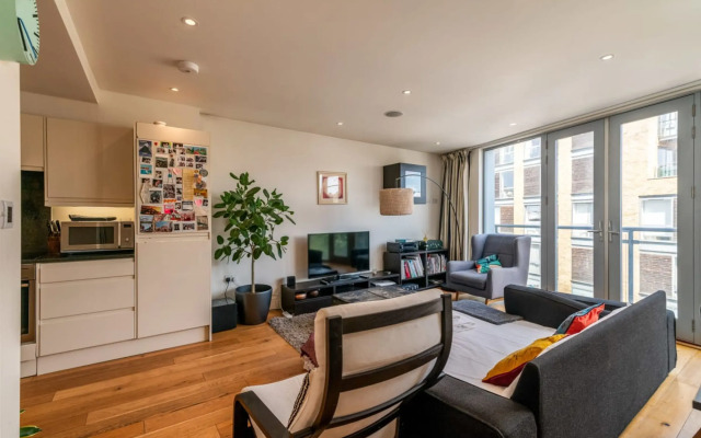 Bright & Spacious Battersea Flat