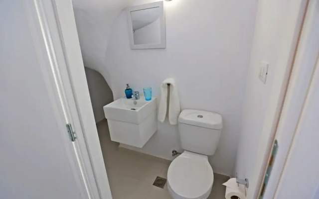 Xenos Villa 6 With a Private Pool Near the sea