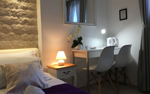Central Split Apartments And Rooms Paese