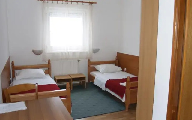 Hotel Degenija