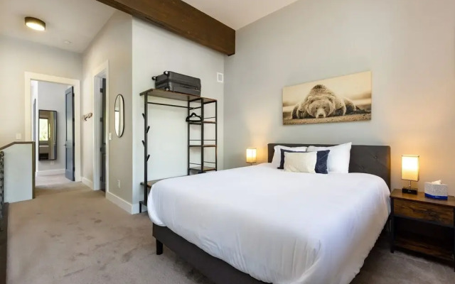 1824 The Seasons 2 Bedroom Townhouse by RedAwning