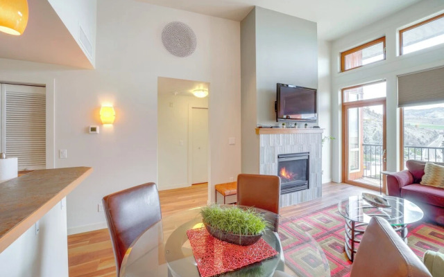 Walk to Lake Chelan: Top-level Waterfront Condo