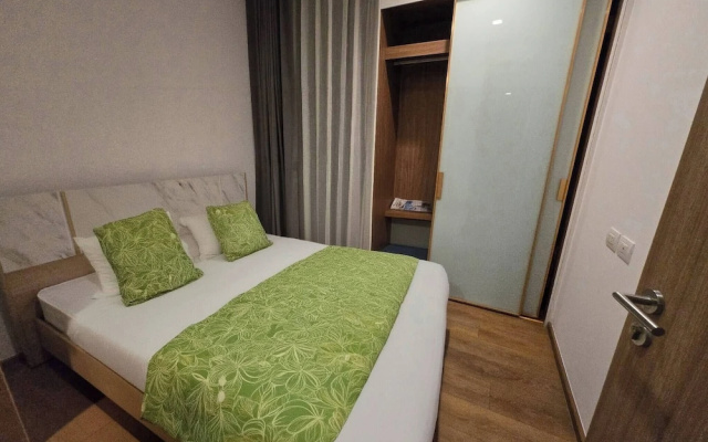 Charming 2 Bedroom Apartment in Heart of Phrom Phong