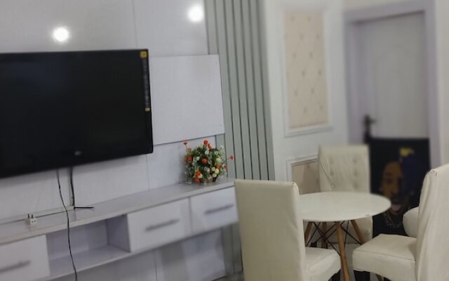 White Emirates Hotel and Apartment