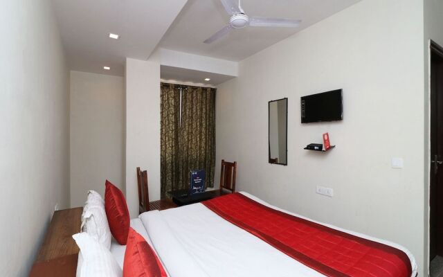 OYO 13301 Mayesha residency