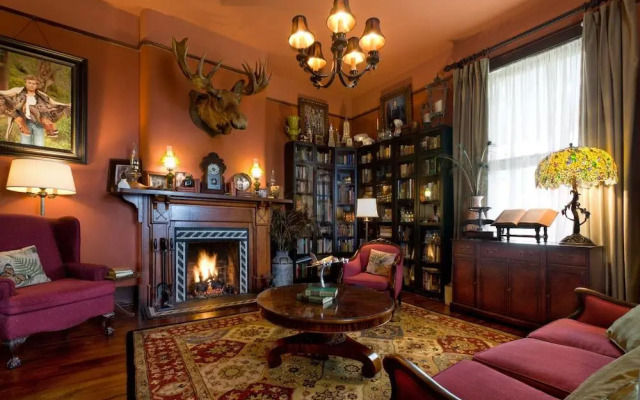 The Reynolds Mansion