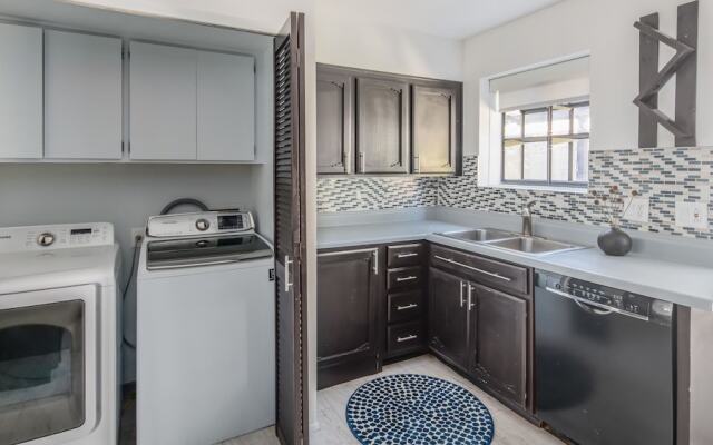 Sleek 2BR Townhome Central Phx by WanderJaunt
