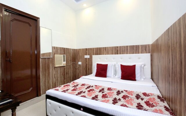 OYO 12163 Hotel Aaryan