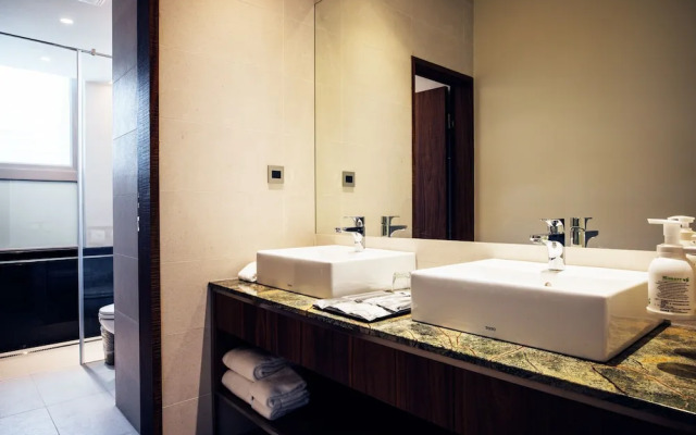 Hotel Begins