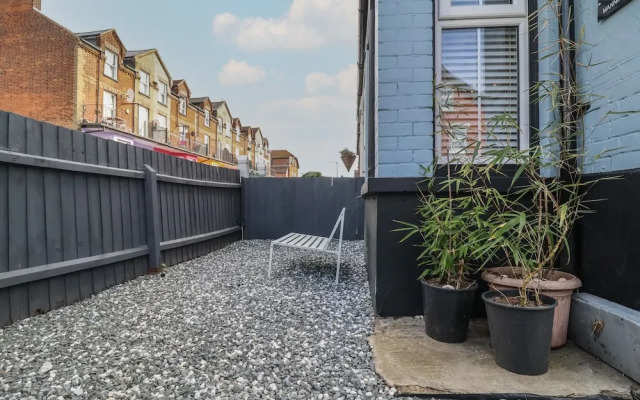 11a Manning Road