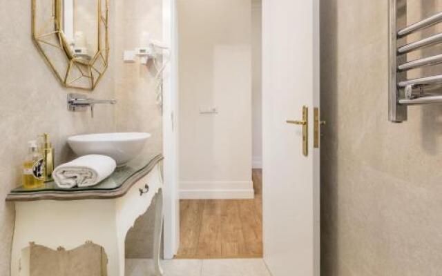 Gold And Silver Apartments