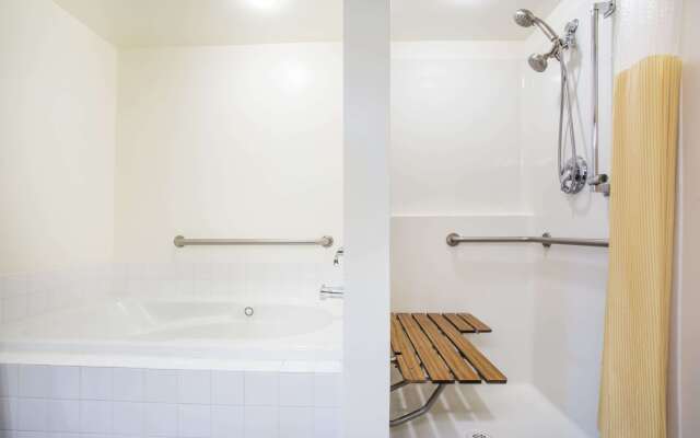 Days Inn by Wyndham Seattle Aurora