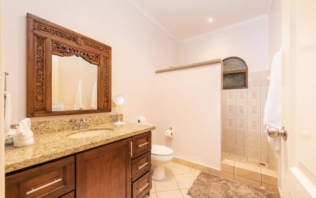 Sunrise 33- 3 Bedroom Poolside Condo