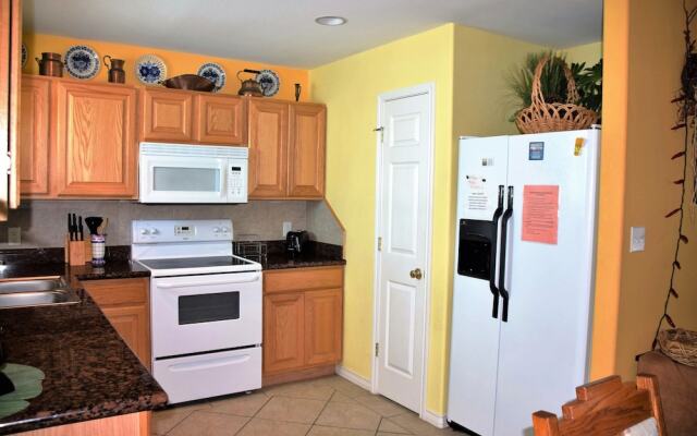 Pinkadot - Four Bedroom Home