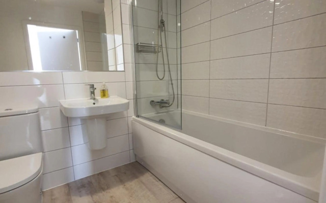 Lovely home close to City Center & Rail Station