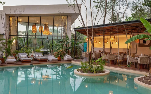 Jade Tulum
