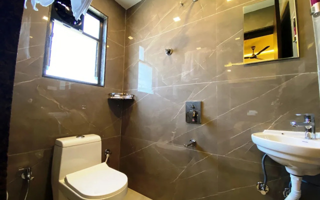 The Grand Sarovar Inn and Suites
