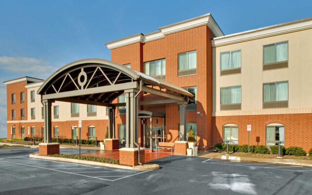 Holiday Inn Express & Suites Bethlehem Arpt-Allentown Area