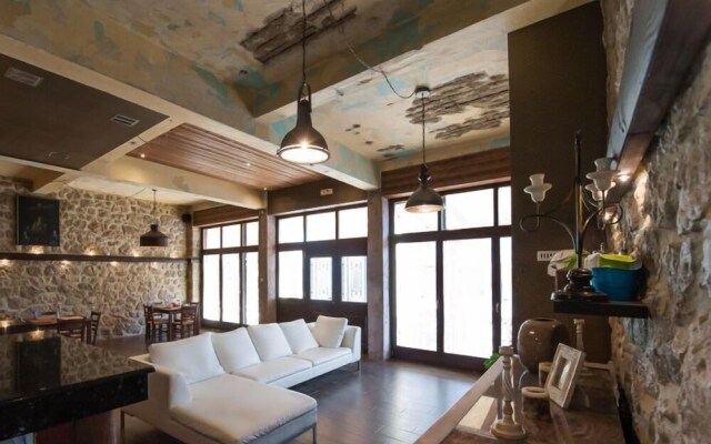 Polys Guest House