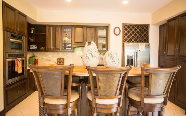 Bella Vista 3F- 3 bdr 3 1/2 Bath Family