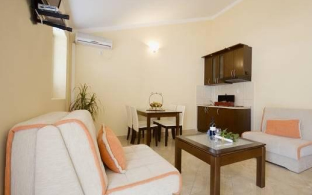 Contessa Apartments