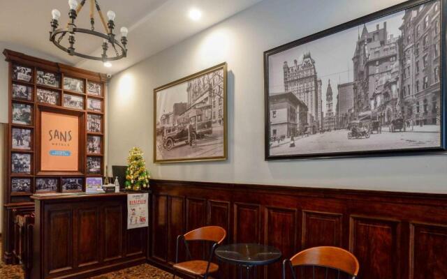 SANS Hotel Empress Simpang Lima