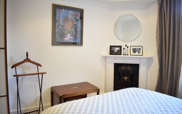 2 Bedroom Mayfair Apartment Near Hyde Park