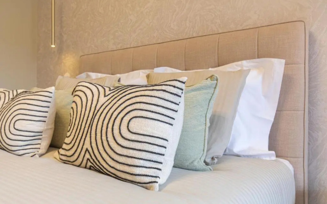 Deluxe 2BDR Apartment in Carcavelos by LovelyStay