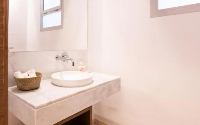 Luxury One Bedroom Apartment - Best Location