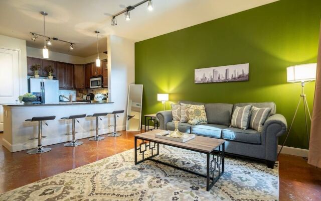 Luxurious Business & Family Montrose Condo -