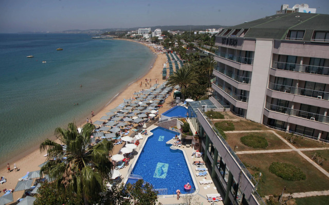 Aska Just In Beach – All Inclusive