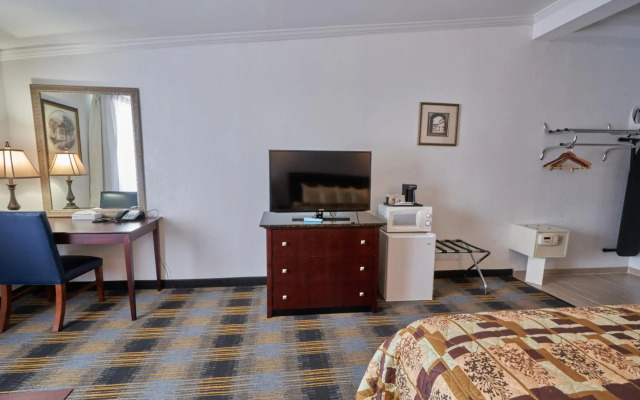 Riverview Inn & Suites