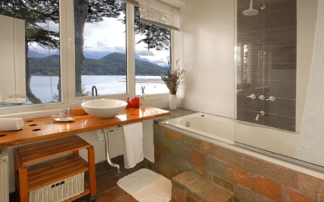 Magnificent 3Bedr Villa on the lake H47