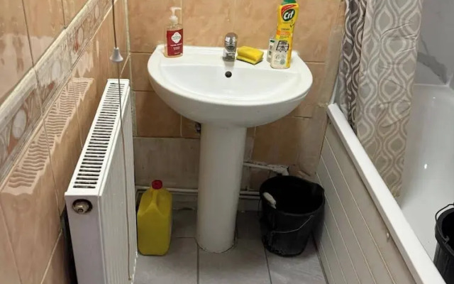 6 Guests - 3 Bedrooms - Close to London Center