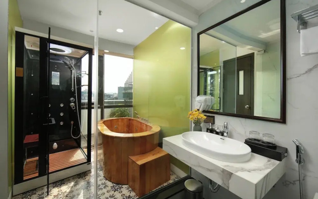 Hanoi Plaza Suite  & Spa