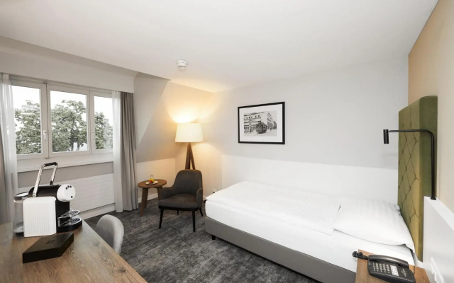 Hotel Löwen Am See – Guest Rooms – Zug