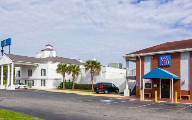 Motel 6 Brunswick, GA