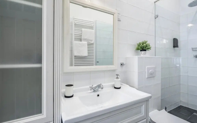 Central Luxury Apartment