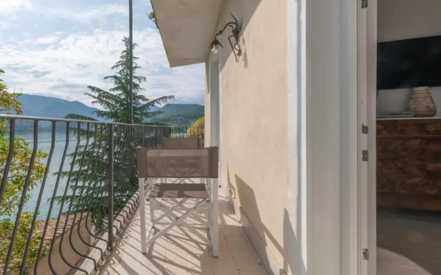 Letizia Lake House Panoramic View