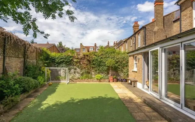 Exquisite 5BR West London House Near Acton Park